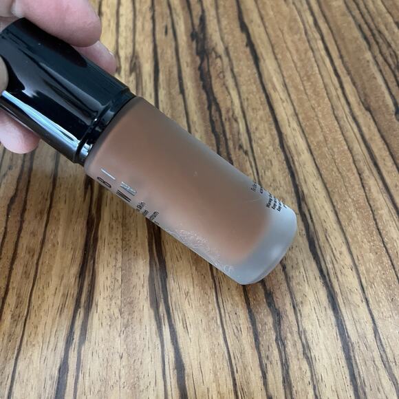 Bobbi Brown Weightless Skin Foundation SPF 15 Cool Walnut - Picture 2 of 6